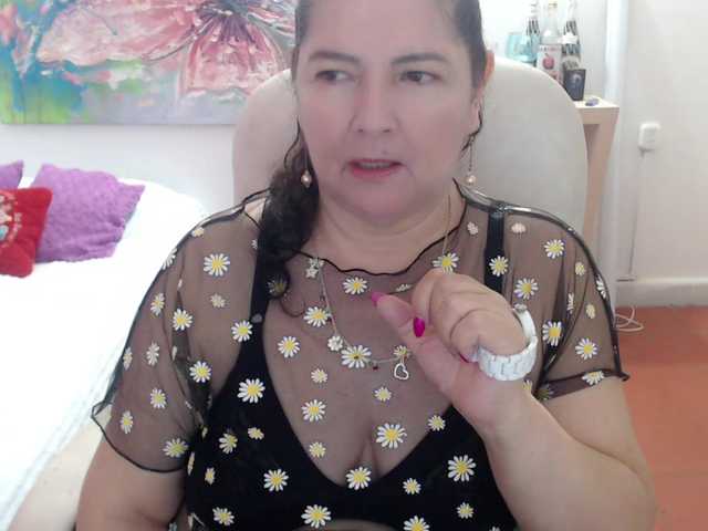 leonela live cam profile