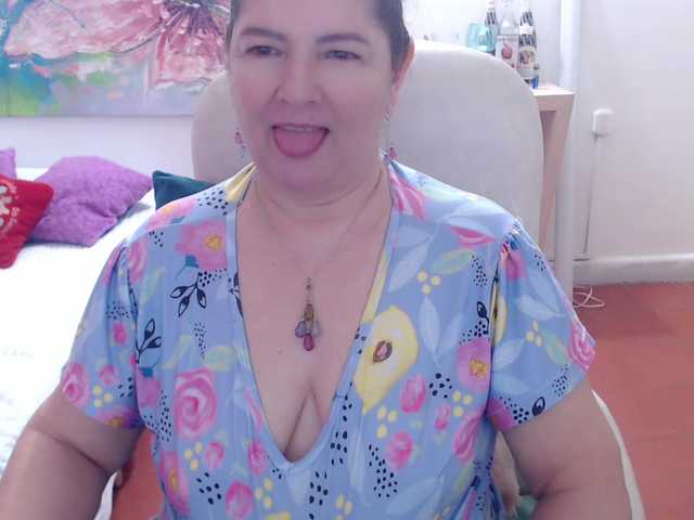 leonela's BongaCams show and profile