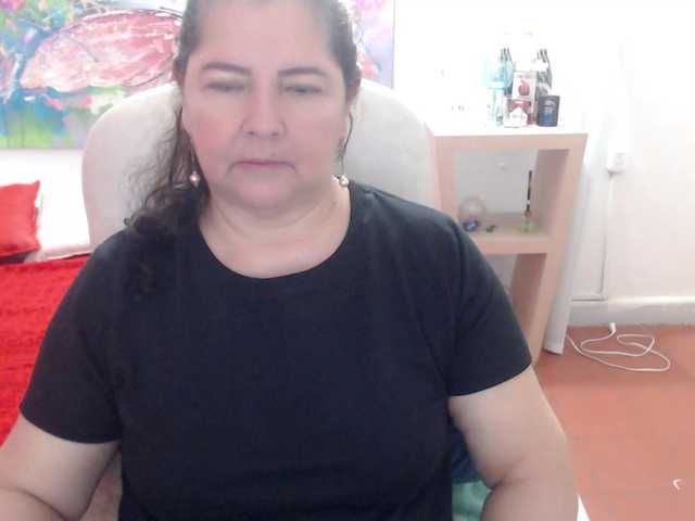 leonela's BongaCams show and profile