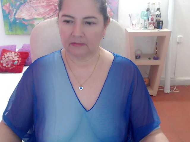 leonela's BongaCams show and profile