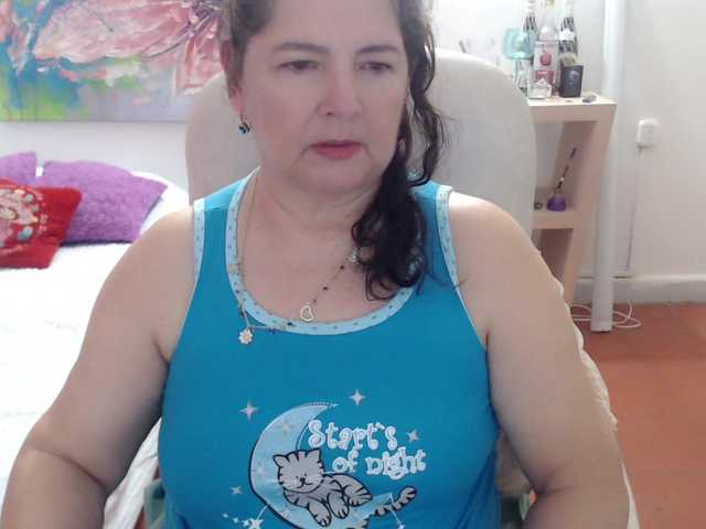 leonela live cam profile