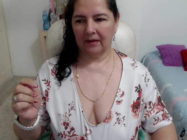 leonela's BongaCams show and profile