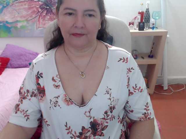 leonela's BongaCams show and profile