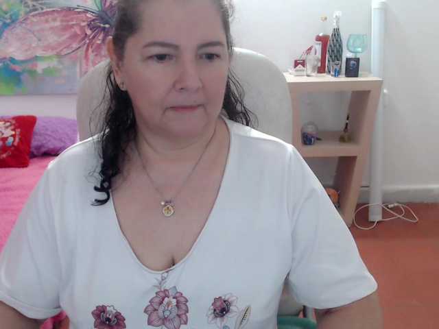 leonela's BongaCams show and profile