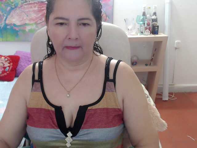 leonela's BongaCams show and profile