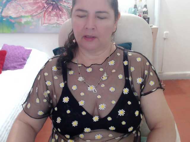 leonela live cam profile