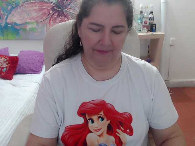 leonela's BongaCams show and profile