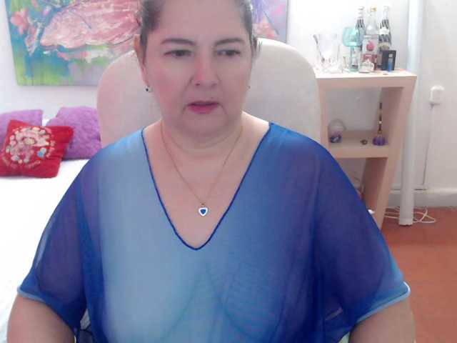 leonela's BongaCams show and profile