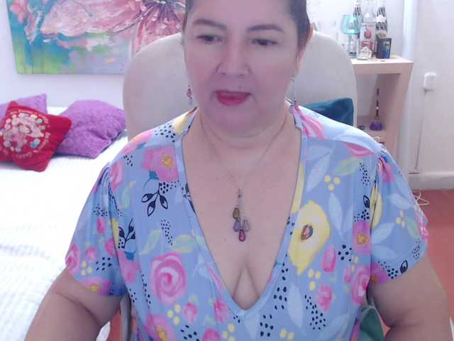 leonela's BongaCams show and profile