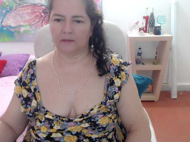 leonela's BongaCams show and profile