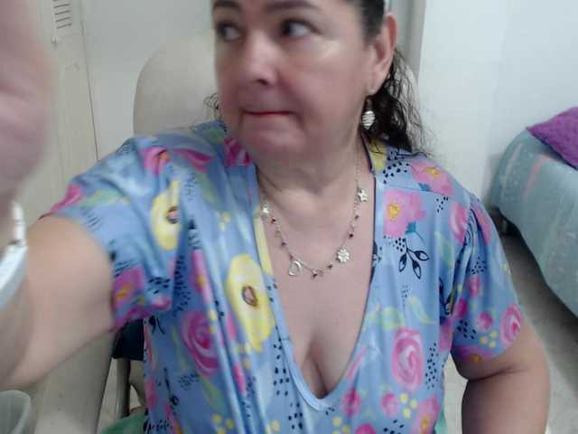 leonela's BongaCams show and profile