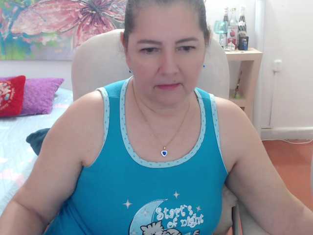 leonela's BongaCams show and profile