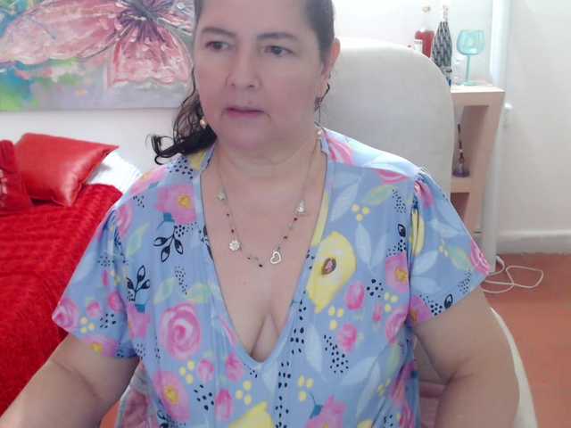 leonela's BongaCams show and profile