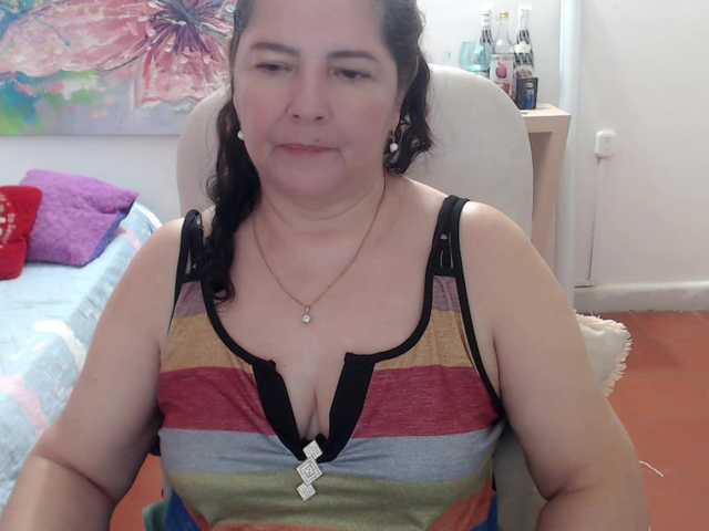 leonela's BongaCams show and profile