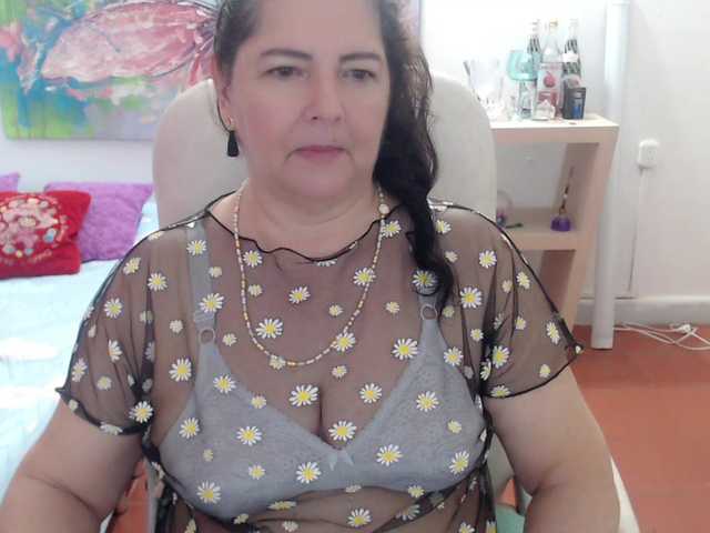 leonela's BongaCams show and profile