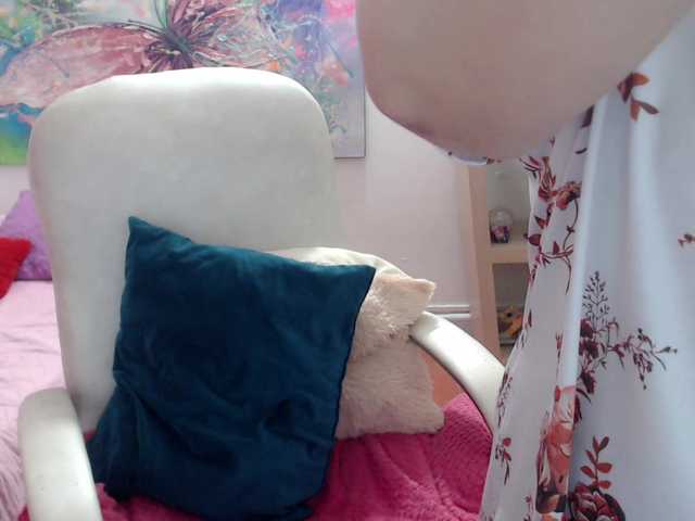 leonela's BongaCams show and profile