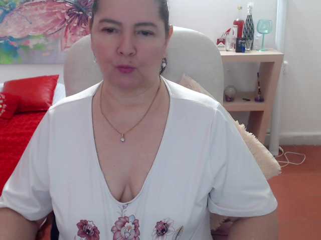 leonela's BongaCams show and profile