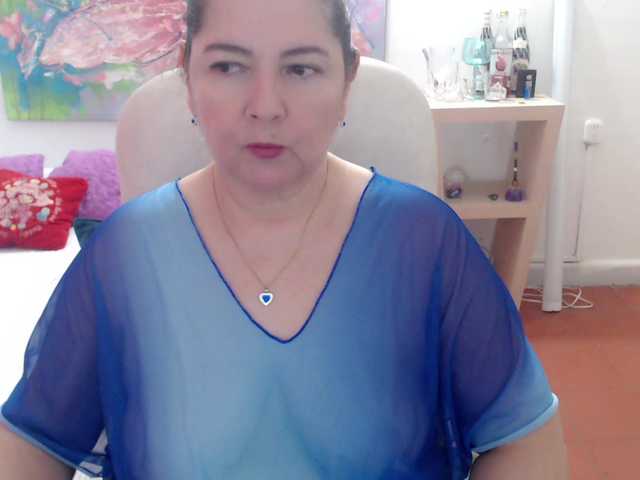 leonela's BongaCams show and profile