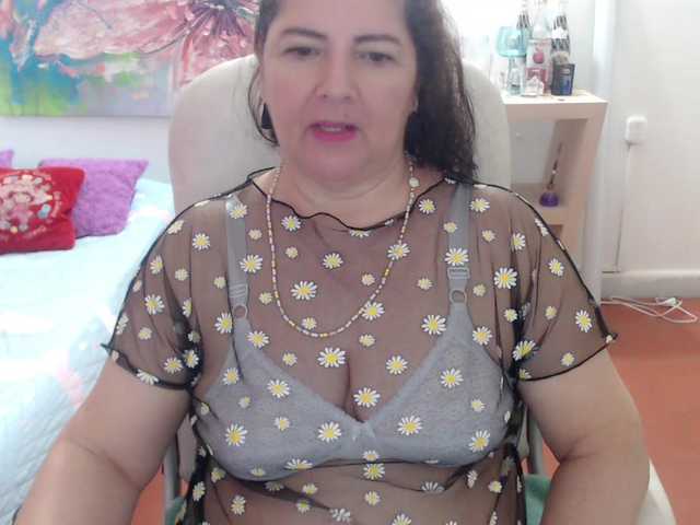 leonela's BongaCams show and profile