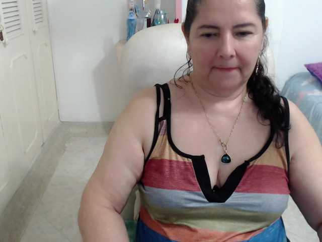 leonela's BongaCams show and profile