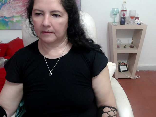 Offline leonela on BongaCams