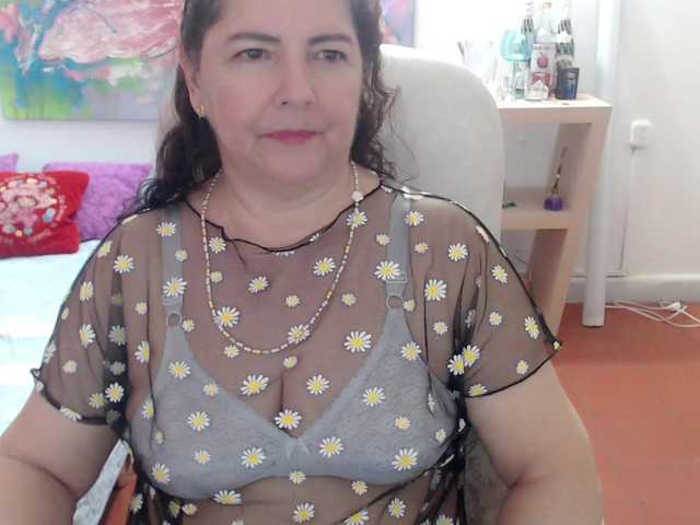 leonela's BongaCams show and profile