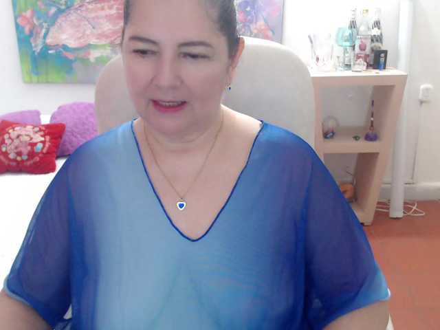 leonela's BongaCams show and profile