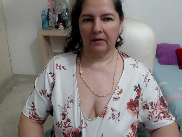 leonela's BongaCams show and profile