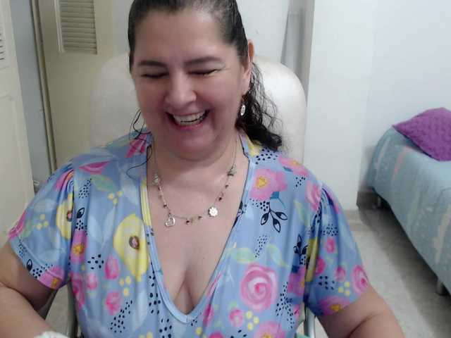 leonela's BongaCams show and profile