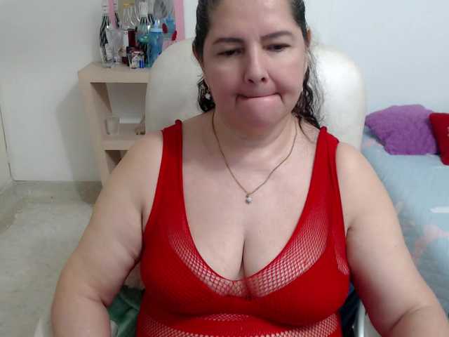 leonela's BongaCams show and profile