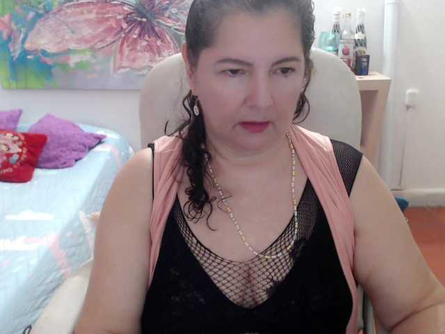 leonela's BongaCams show and profile