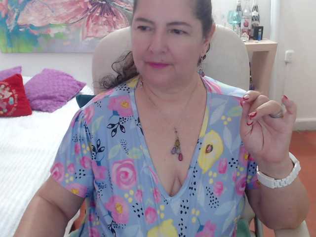 leonela's BongaCams show and profile