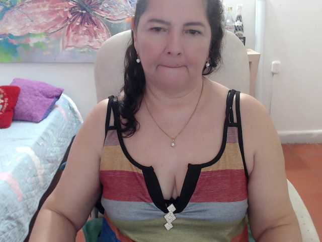 leonela's BongaCams show and profile