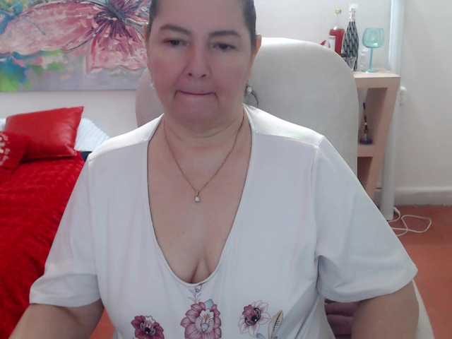 leonela's BongaCams show and profile