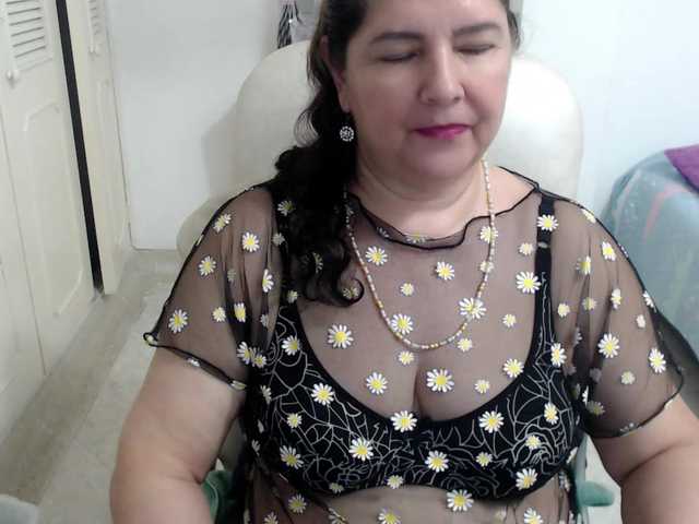 leonela's BongaCams show and profile