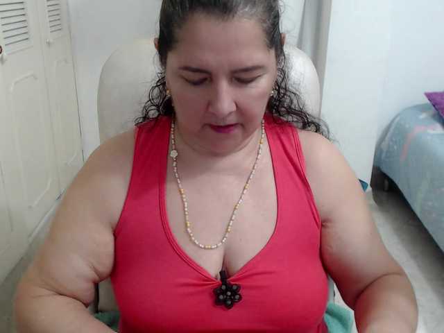 leonela's BongaCams show and profile