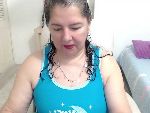 leonela's BongaCams show and profile