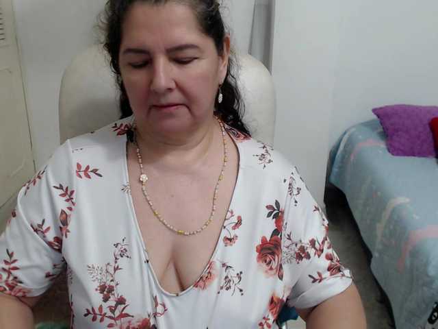 leonela's BongaCams show and profile