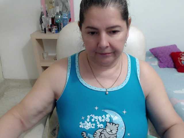 leonela's BongaCams show and profile