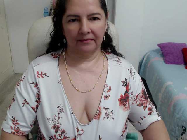 leonela's BongaCams show and profile