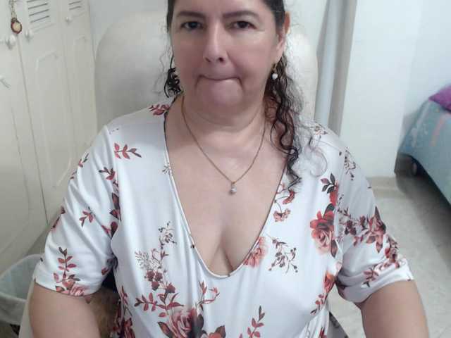 leonela's BongaCams show and profile