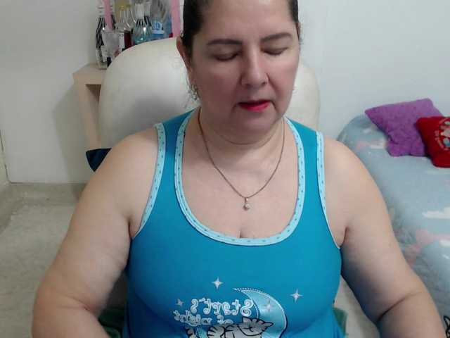 leonela's BongaCams show and profile