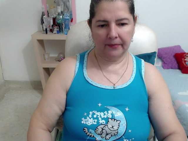 leonela's BongaCams show and profile