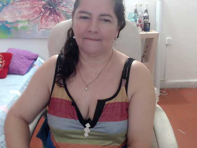 leonela's BongaCams show and profile