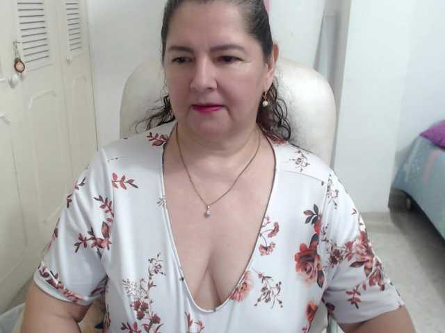 leonela's BongaCams show and profile