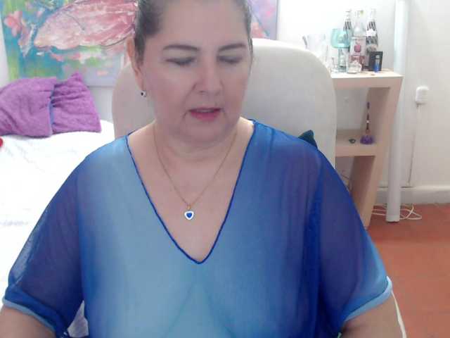 leonela's BongaCams show and profile
