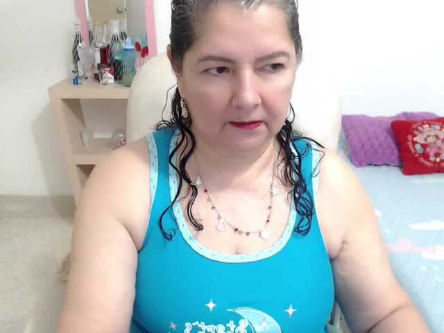 leonela's BongaCams show and profile