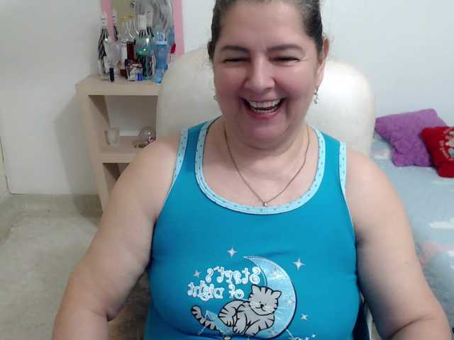 leonela's BongaCams show and profile