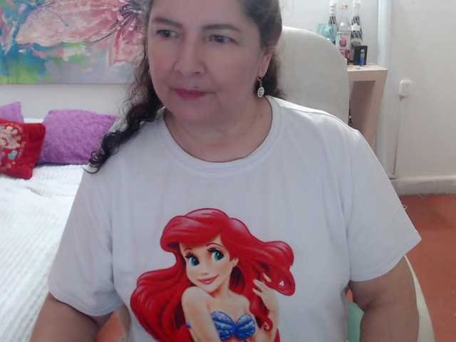 leonela's BongaCams show and profile