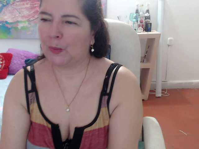 leonela's BongaCams show and profile